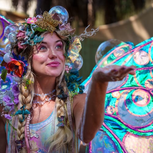 Natalie Starr Storyteller ORF A woman dressed as a fairy surrounded by bubbles