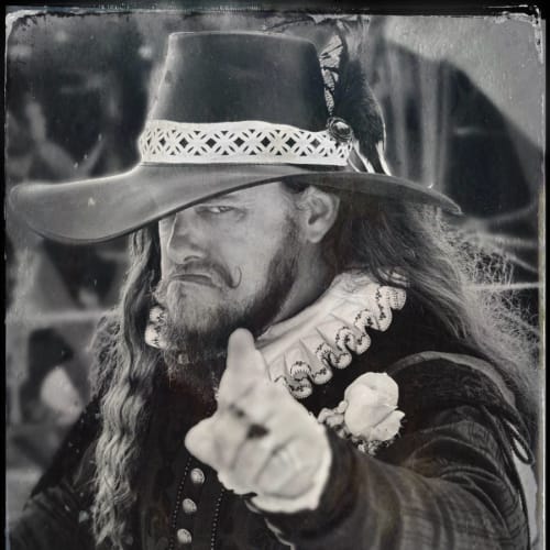 Natalie Starr Storyteller ORF An angry puritan pointing at the camera
