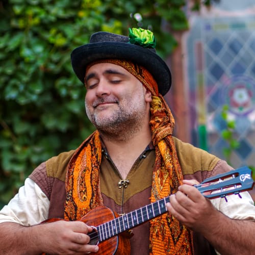 Performer Toasted Clover playing a ukulele
