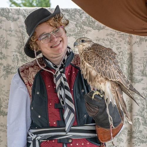 image_logo_square A woman with a hawk on her arm